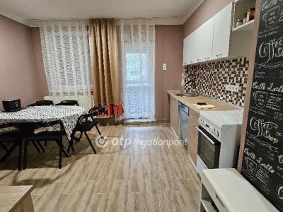 Eladó lakás Kisköre