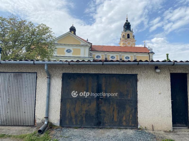 Eladó egyedi garázs Zalaegerszeg