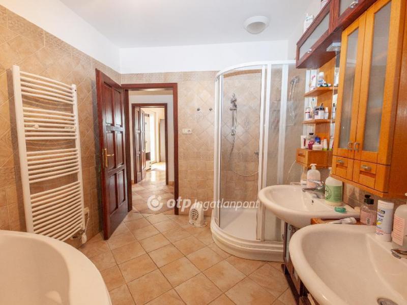 Eladó családi ház Csömör