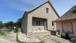 Eladó családi ház Újszász