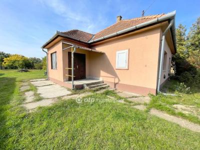 Eladó családi ház - 2317 Szigetcsép