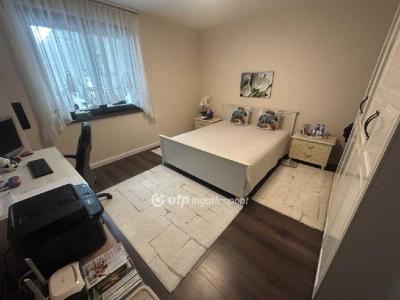 Eladó családi ház - 2173 Kartal