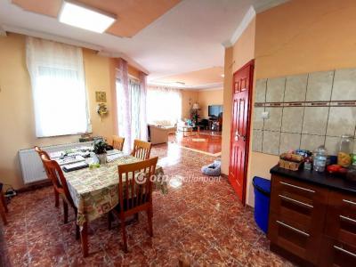 Eladó családi ház Szigetszentmárton