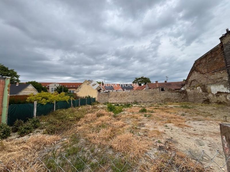 Eladó lakóövezeti telek Kecskemét