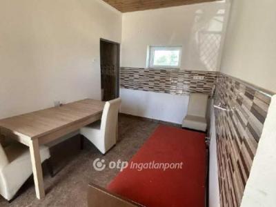 Eladó családi ház - 2193 Galgahévíz