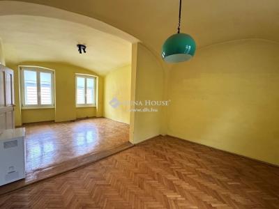 Eladó családi ház Eger