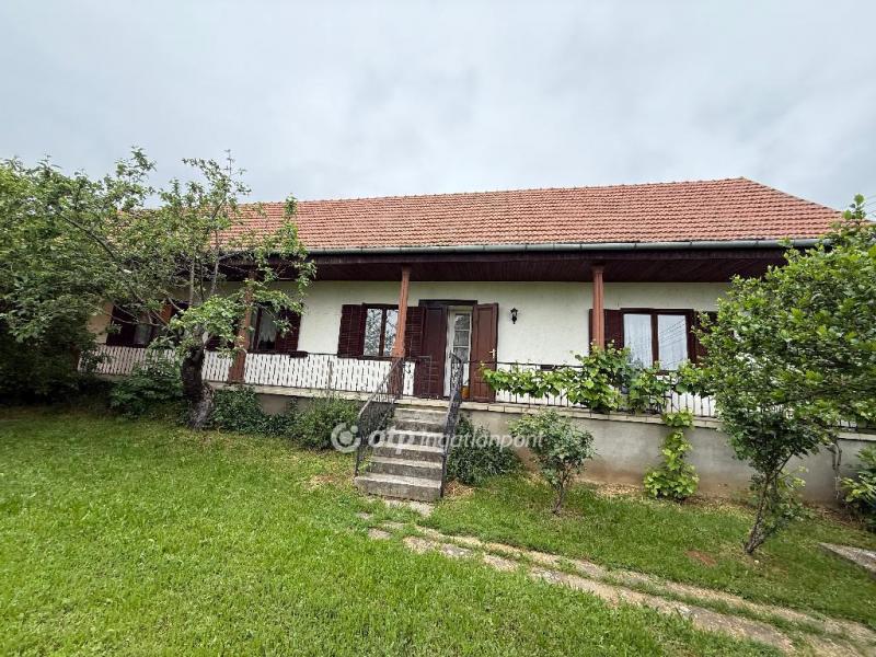 Eladó családi ház Geresdlak