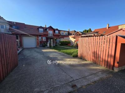 Eladó sorház Hajdúszoboszló