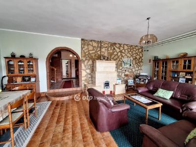 Eladó családi ház Alsóörs