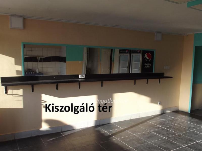 Eladó üzlethelység udvarban Szigetszentmiklós