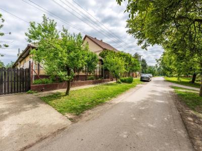 Eladó családi ház Úri