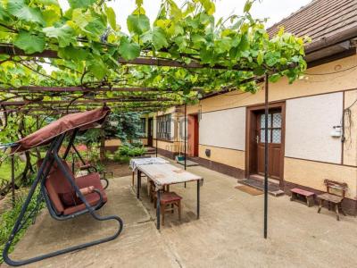 Eladó családi ház Úri