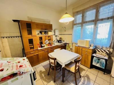 Eladó családi ház Budapest