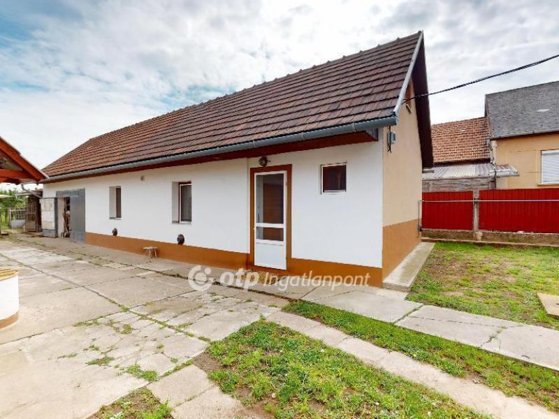 Eladó családi ház Onga