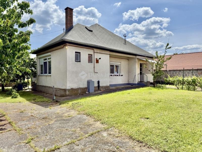 Eladó családi ház Németkér