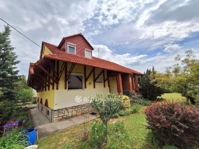 Eladó családi ház Alsóörs