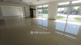 Kiadó utcai bejáratú üzlethelység Szentes