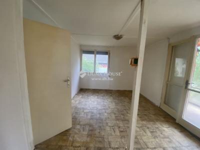 Eladó családi ház Tass