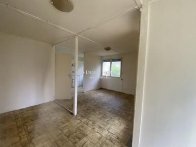 Eladó családi ház Tass