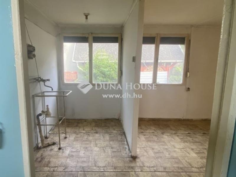 Eladó családi ház Tass