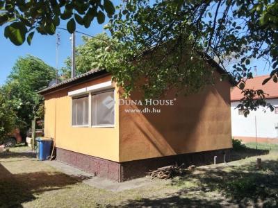 Eladó családi ház Tass