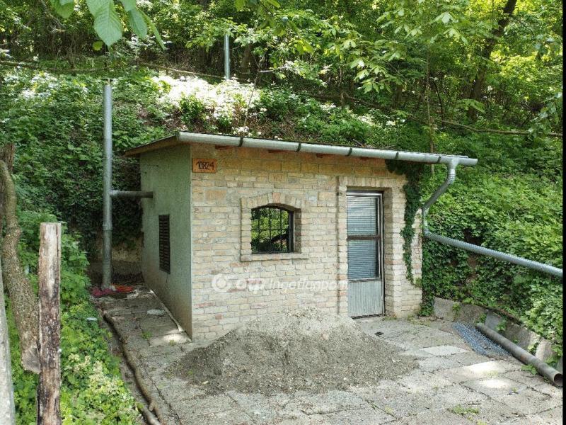 Eladó általános mezőgazdasági ingatlan Szekszárd