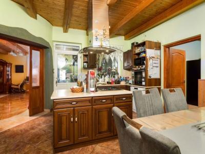 Eladó családi ház Gönyű