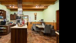 Eladó családi ház Gönyű