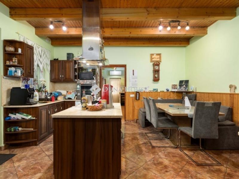 Eladó családi ház Gönyű