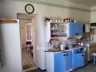 Eladó családi ház - 2252 Tóalmás
