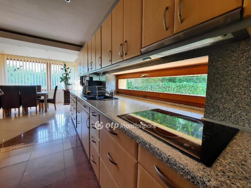 Eladó családi ház Siófok