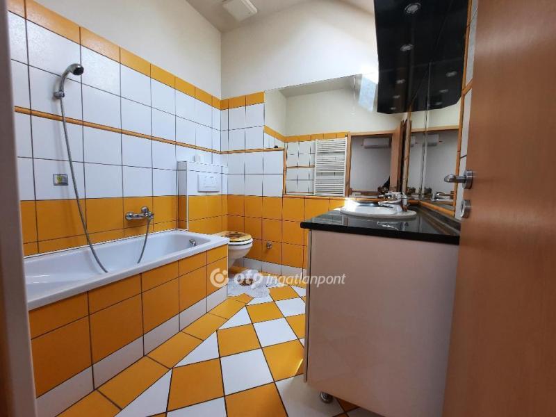 Eladó családi ház Siófok