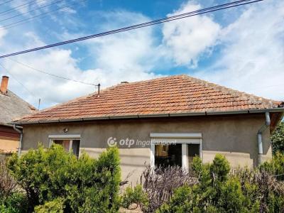 Eladó családi ház Lőrinci