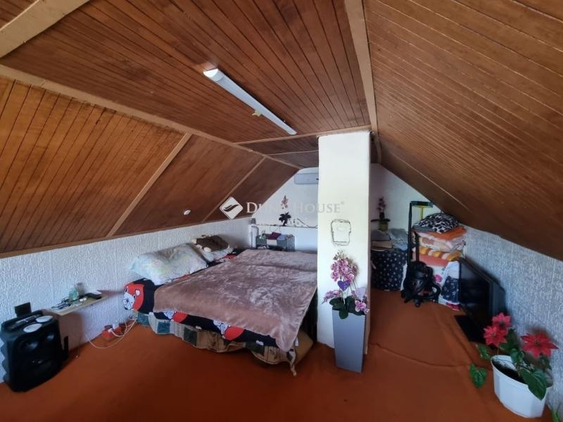 Eladó családi ház Szentmártonkáta