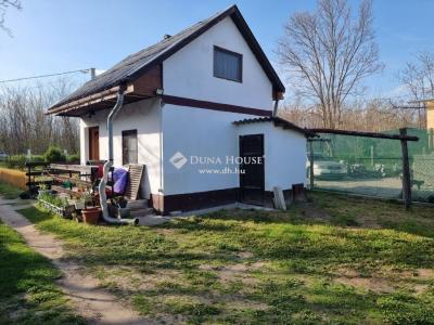 Eladó családi ház Szentmártonkáta