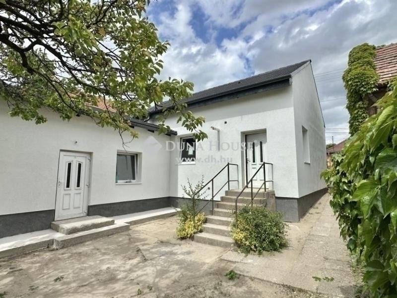 Eladó családi ház Budapest