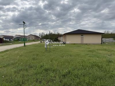 Eladó lakóövezeti telek Nagyszentjános