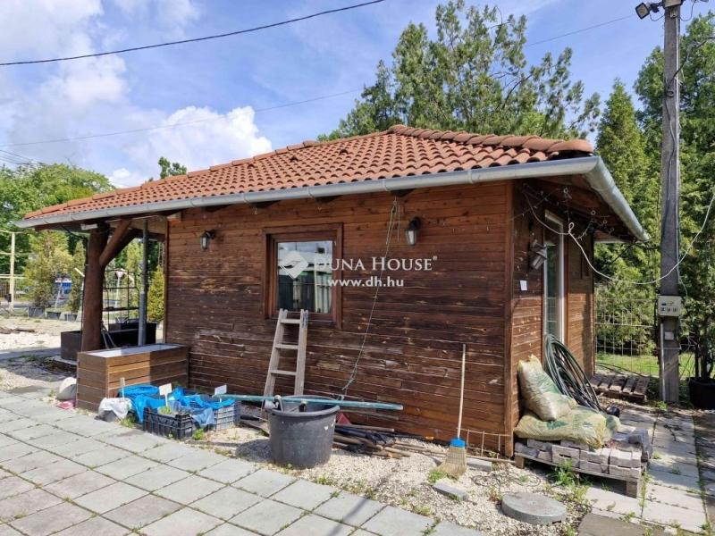Eladó lakóövezeti telek Komárom