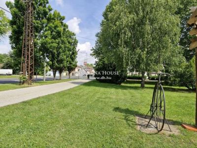 Eladó lakóövezeti telek Komárom
