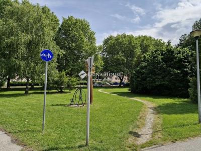 Eladó lakóövezeti telek Komárom