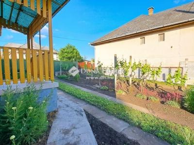 Eladó családi ház - 2116 Zsámbok