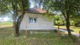 Eladó családi ház Újszász