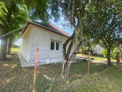 Eladó családi ház Újszász