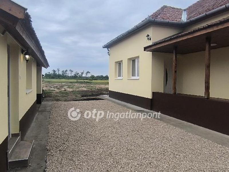 Eladó családi ház Csanytelek