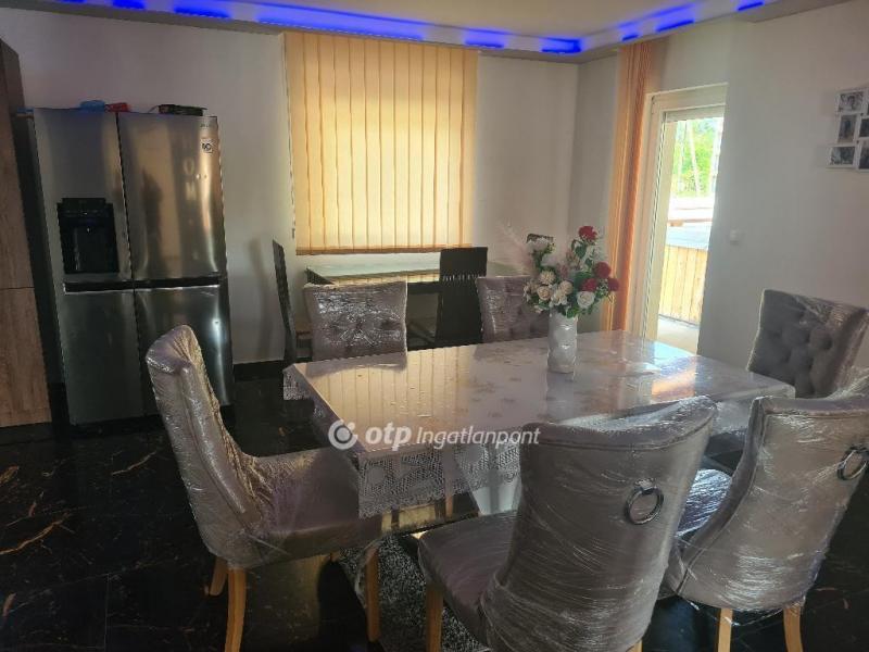 Eladó családi ház Érd