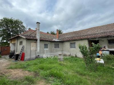 Eladó családi ház Csongrád