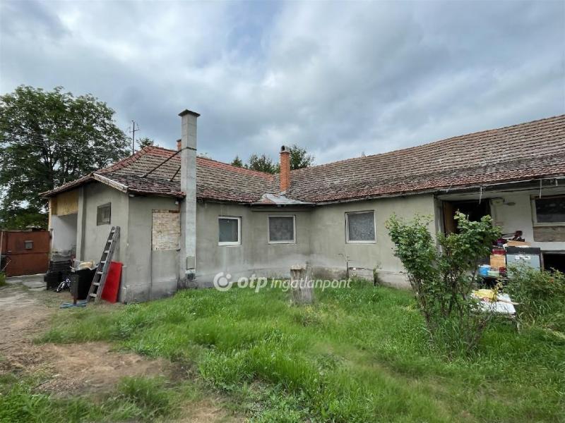Eladó családi ház Csongrád