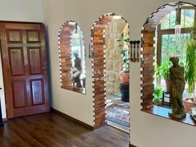 Eladó családi ház Budapest