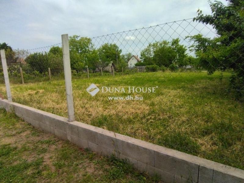 Eladó lakóövezeti telek