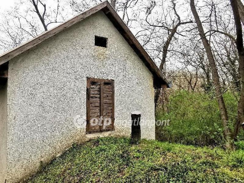 Eladó egyéb telek Tápszentmiklós